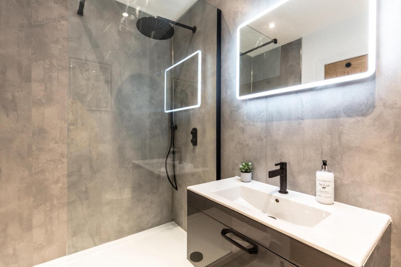 The Penthouses, 9 Albion Mews Честър Екстериор снимка