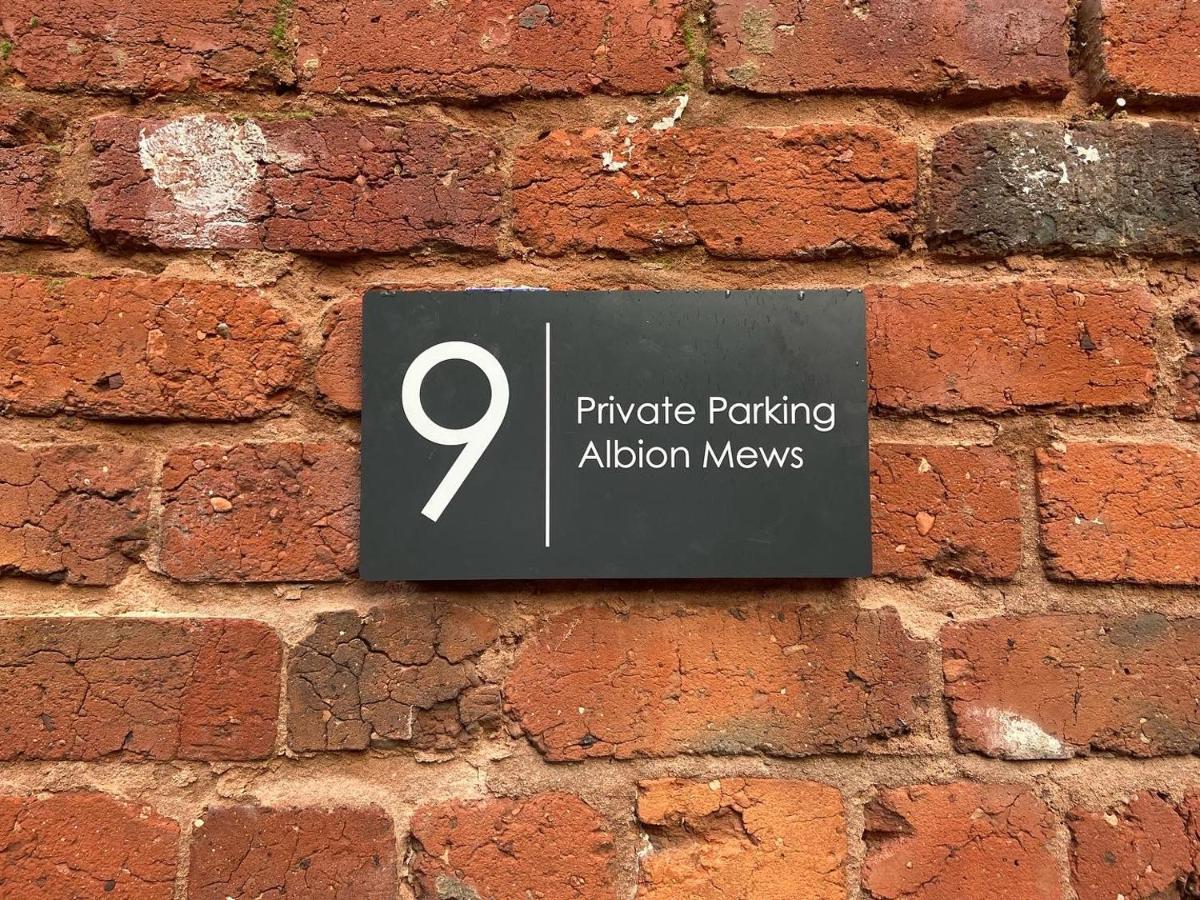The Penthouses, 9 Albion Mews Честър Екстериор снимка