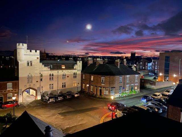 The Penthouses, 9 Albion Mews Честър Екстериор снимка